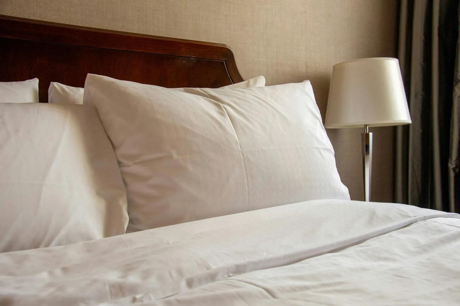 Chambre d'hôtel impeccable, traitement antiparasitaire confidentiel